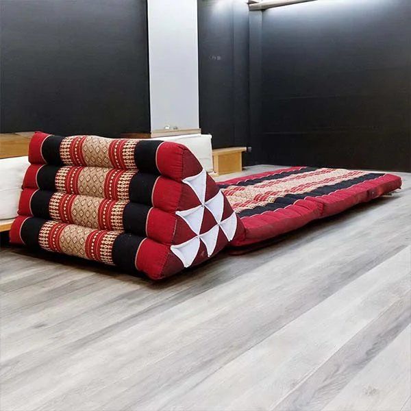 Thaikudde med tre utfällbara dynor